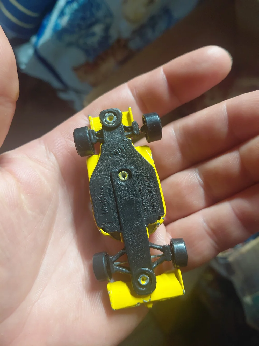 maisto classic yellow